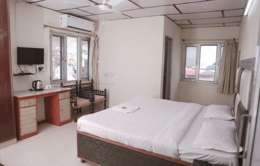 Deluxe room at Hotel Country Heights